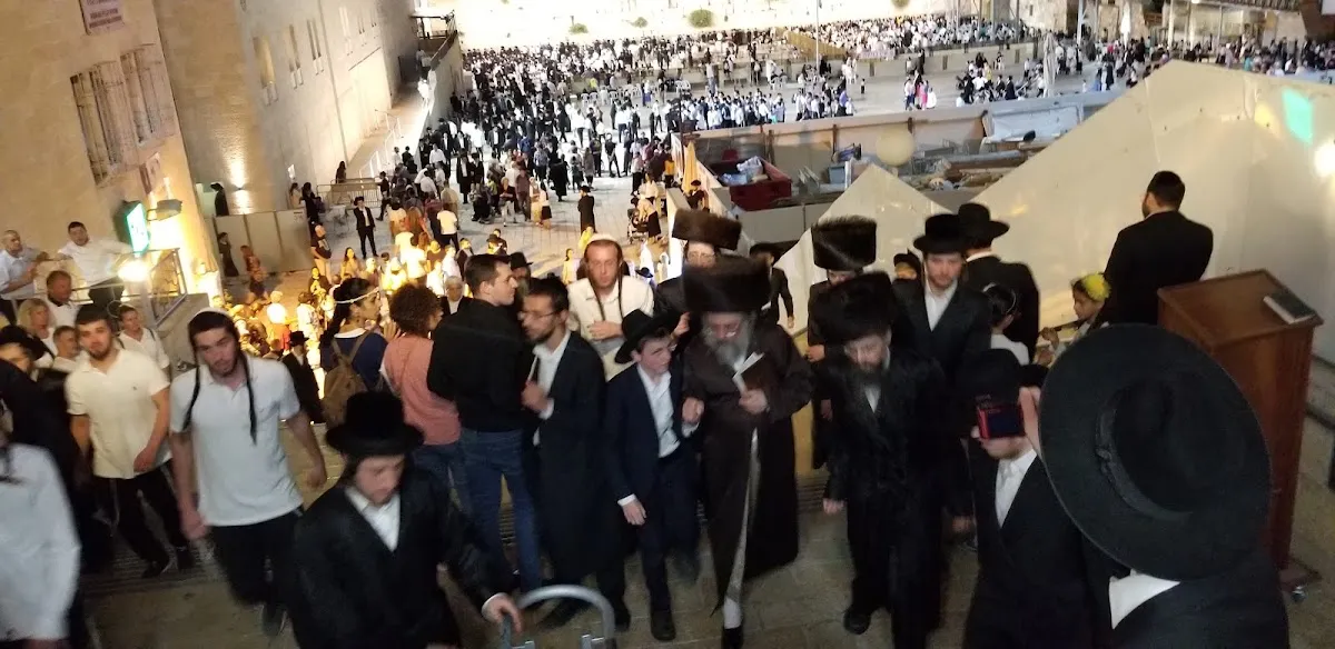 Lelov Zot Zikaron Beit Midrash and Kollel — foto 5