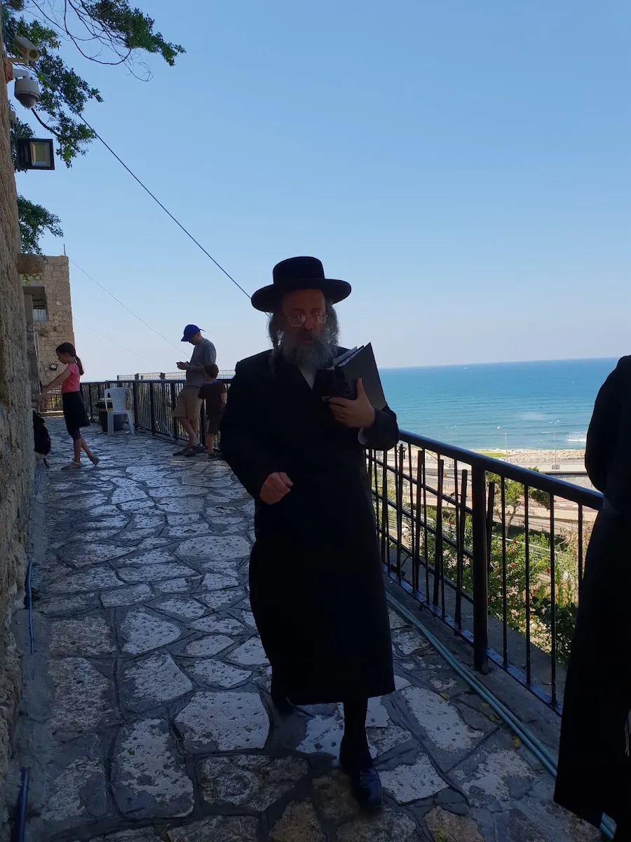 Lelov Zot Zikaron Beit Midrash and Kollel — foto 7