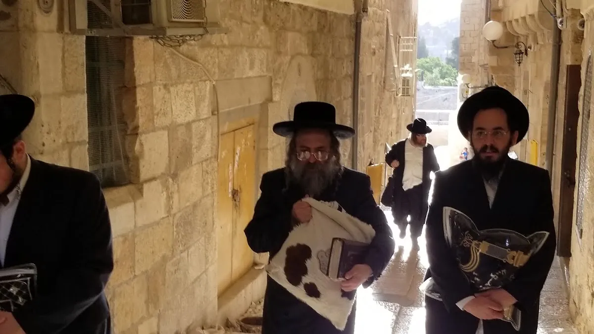 Lelov Zot Zikaron Beit Midrash and Kollel — foto 9