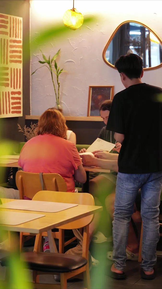 Leo & Lily Family Restaurant — photo 2