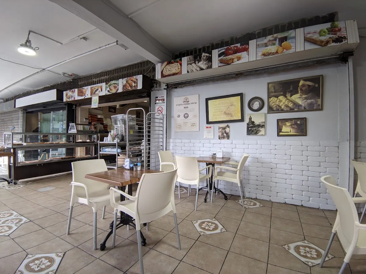 Leon uVanav Bakery