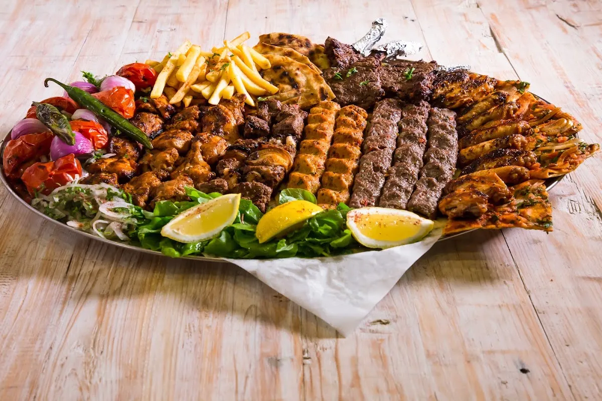Lucia Mediterranean Grill – Mid-City LA | Shawarma • Falafel • Kebab — foto 3