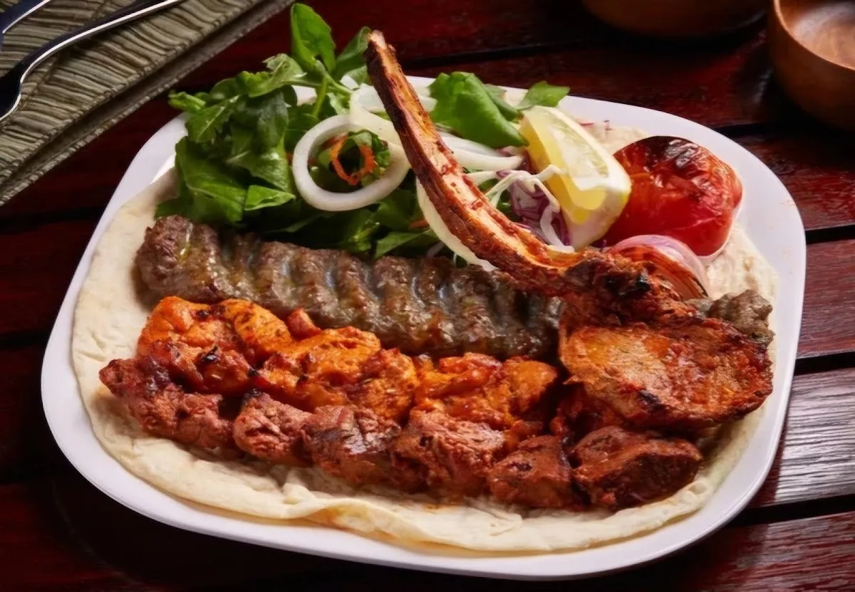 Lucia Mediterranean Grill – Mid-City LA | Shawarma • Falafel • Kebab — foto 9