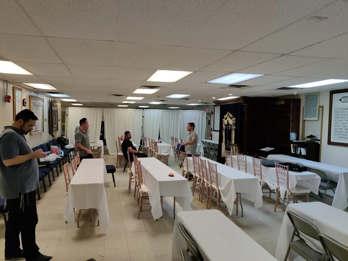 Machon Maggid Harakiah, Kehilas Tiferes Mordechai (Rabbi Glatstein’s Shul) — photo 3