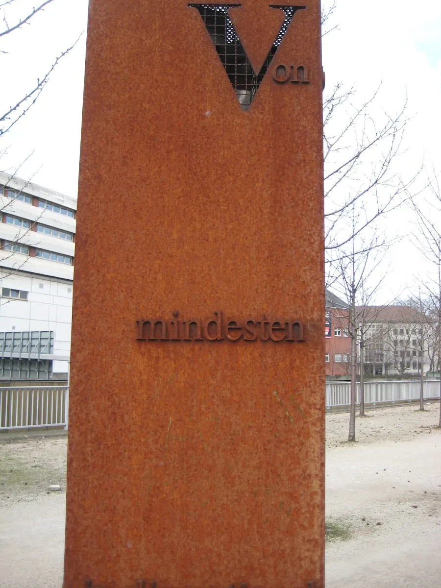 Mahnmal für 130 deportierte jüdische Kinder aus Duisburg — foto 5