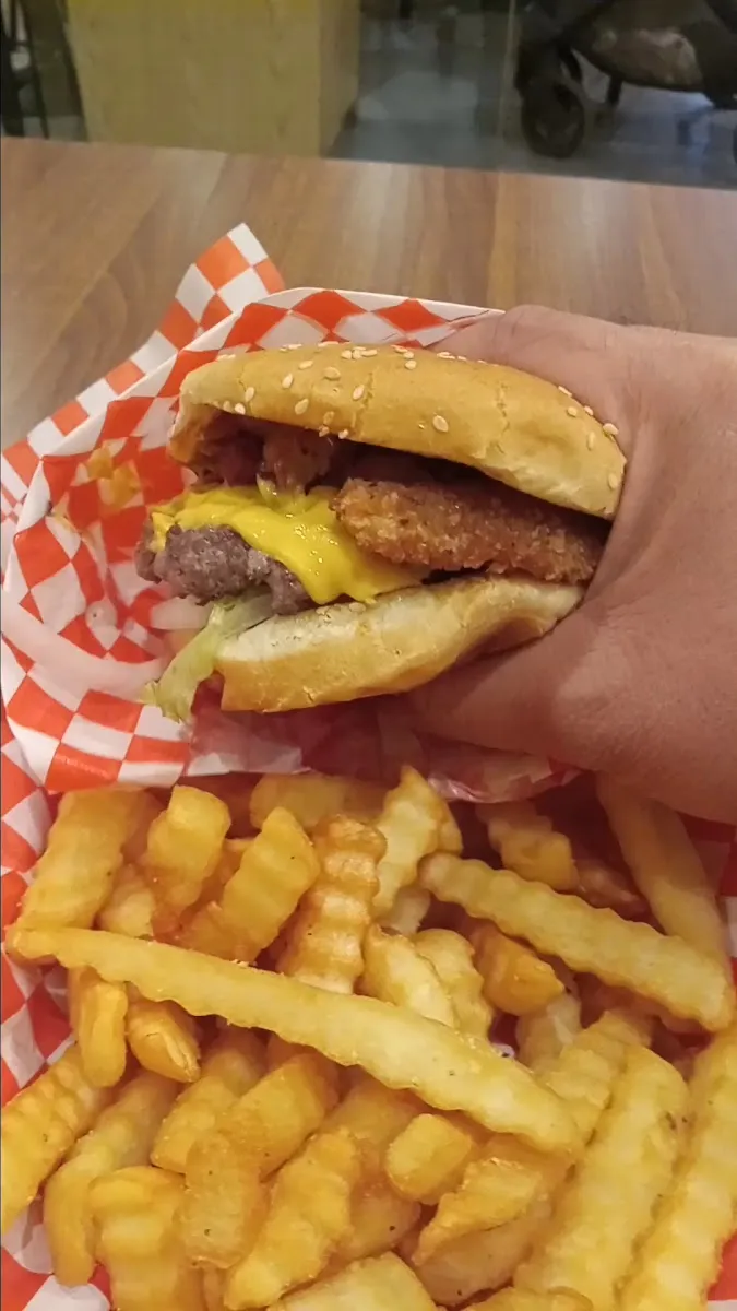 Melrose Burgers 'N Fries — foto 9