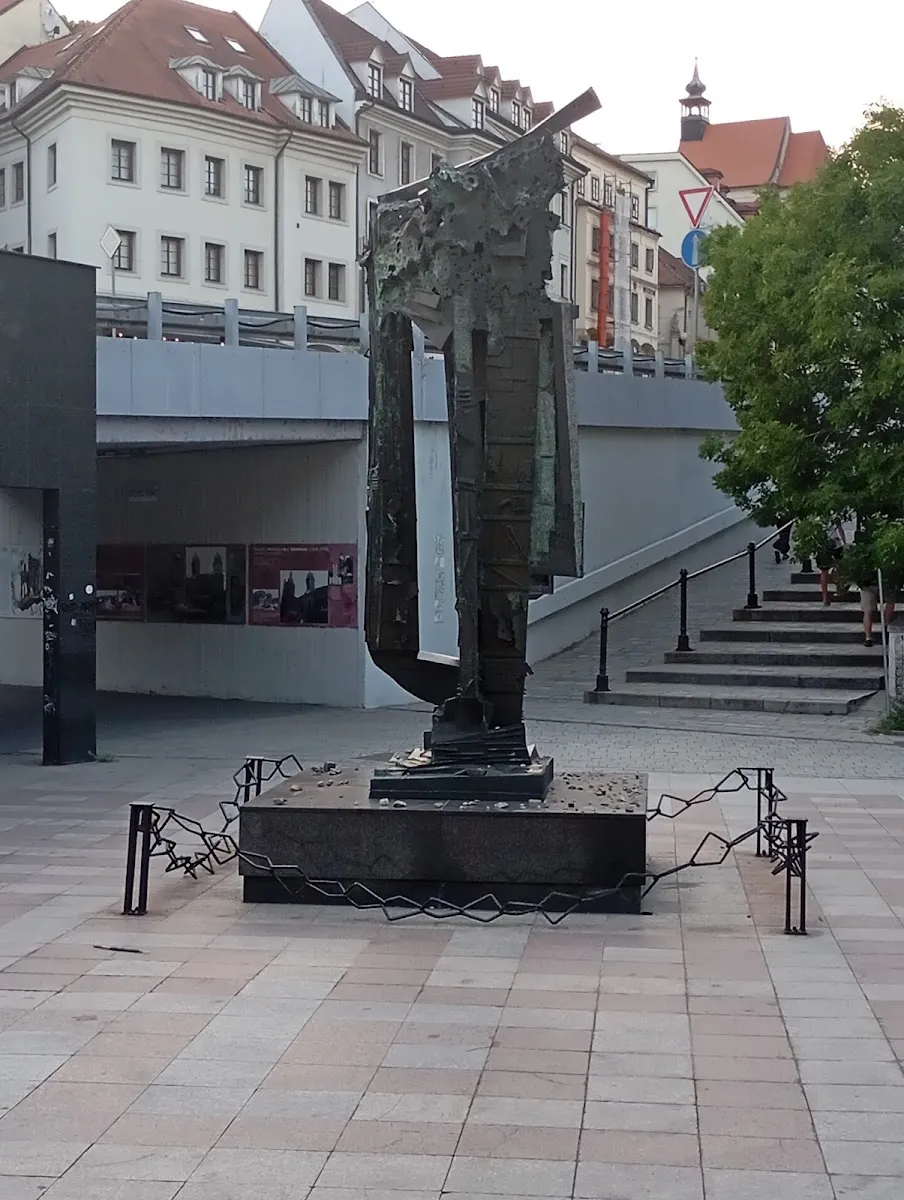 Memorial del Holocausto Pamataj — foto 2