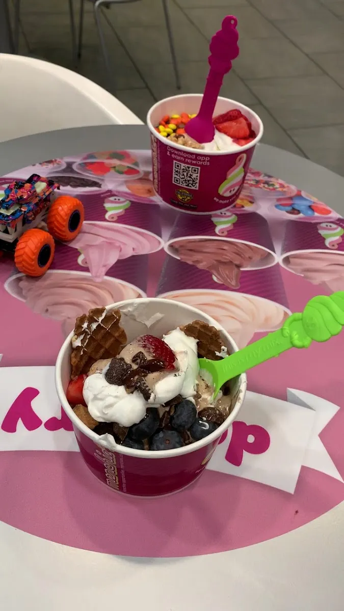 Menchie's Frozen Yogurt — photo 2