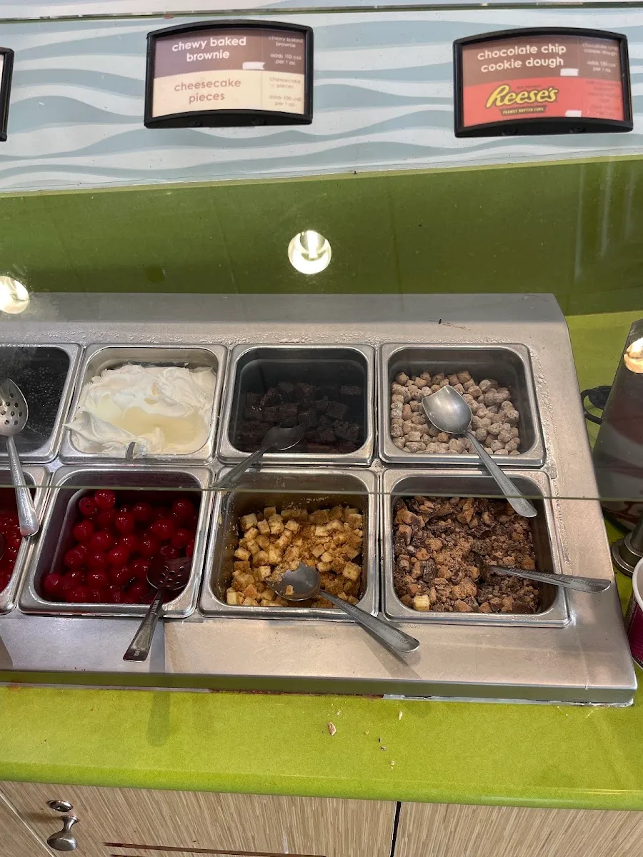 Menchie's Frozen Yogurt — photo 6