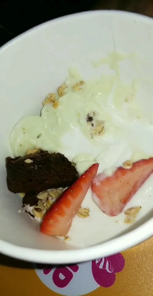 Menchie's Frozen Yogurt (Sam Houston Pkwy) — photo 3