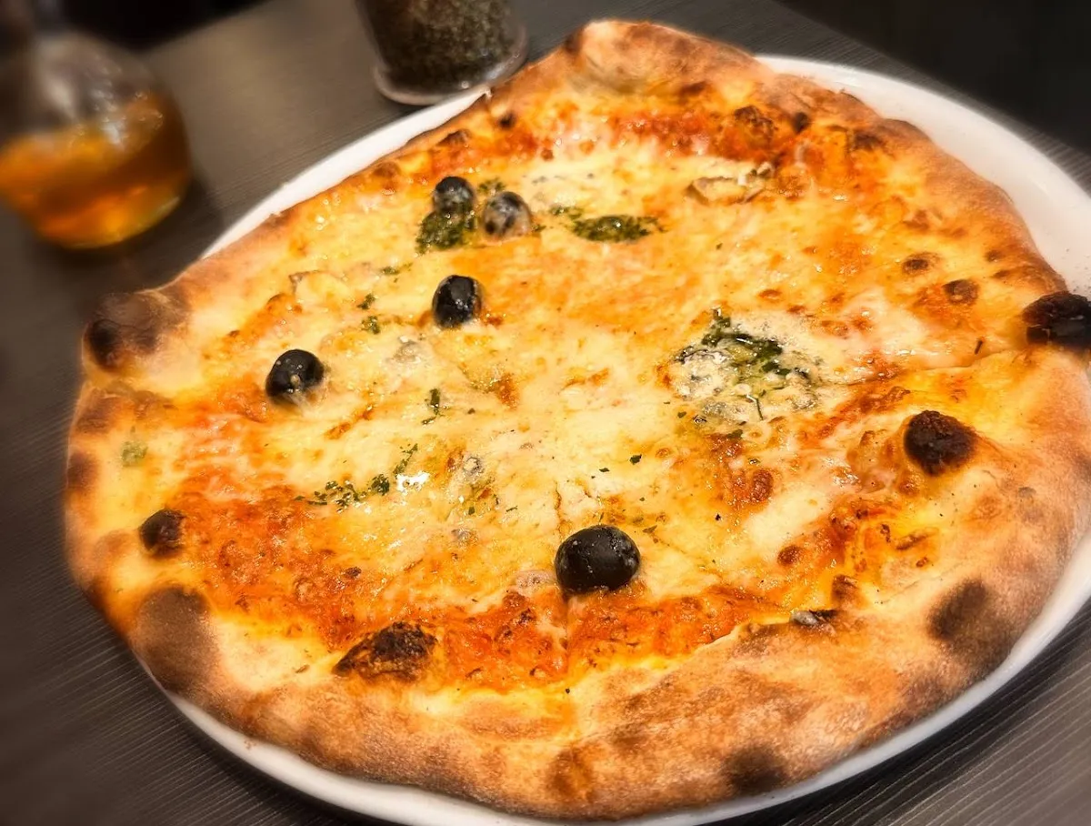 Mendy's, Kosher Pizza — photo 3