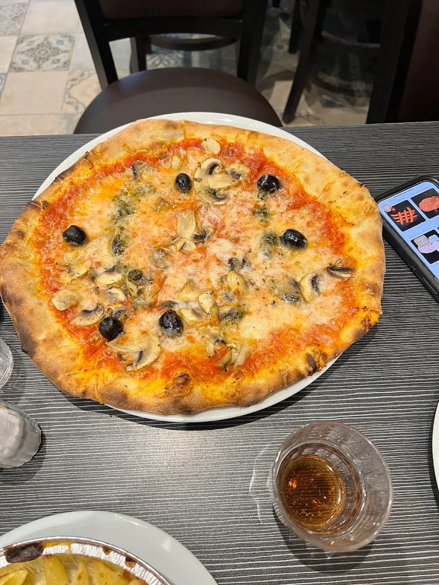 Mendy's, Kosher Pizza — photo 4