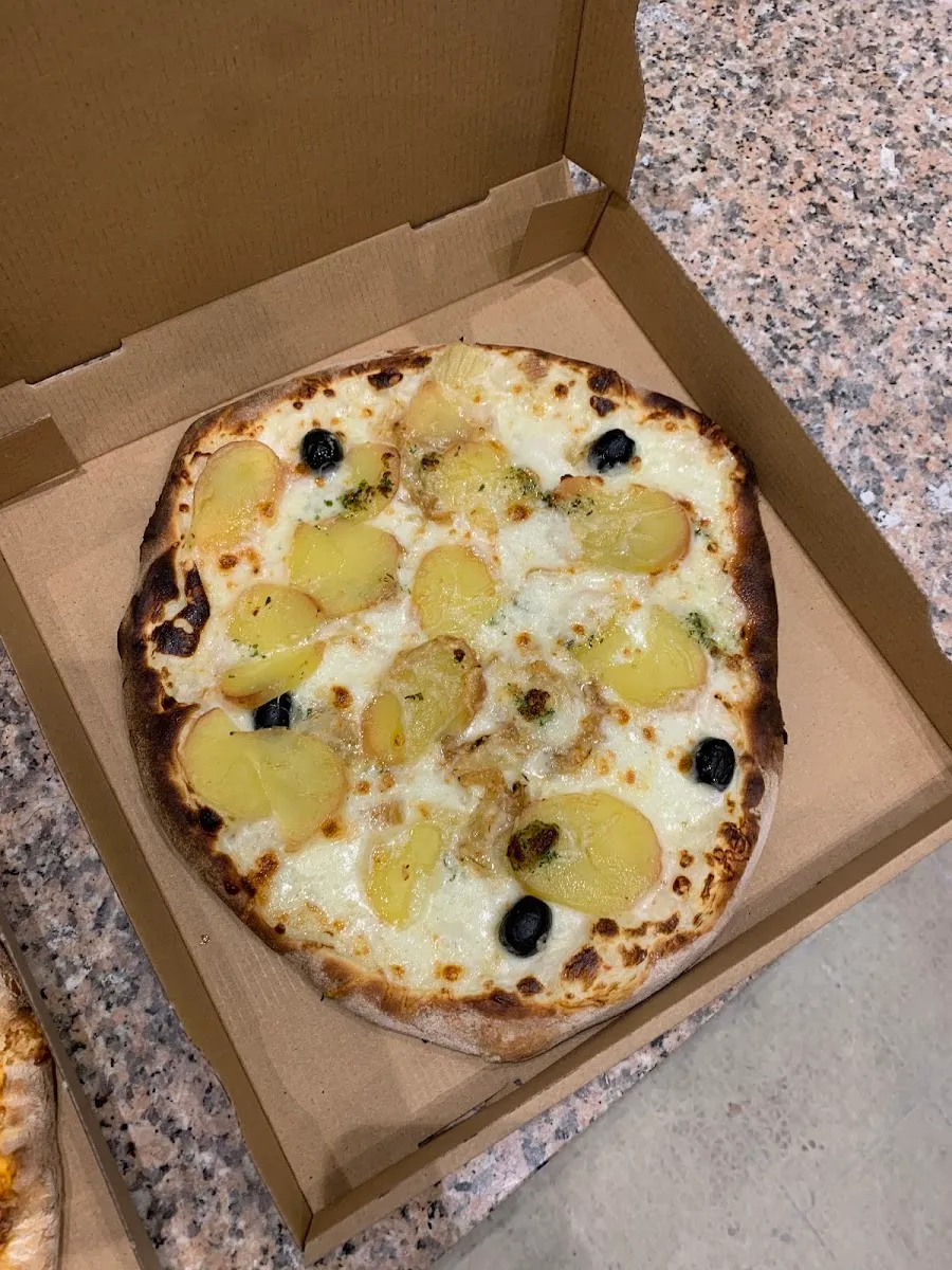 Mendy's, Kosher Pizza — photo 6