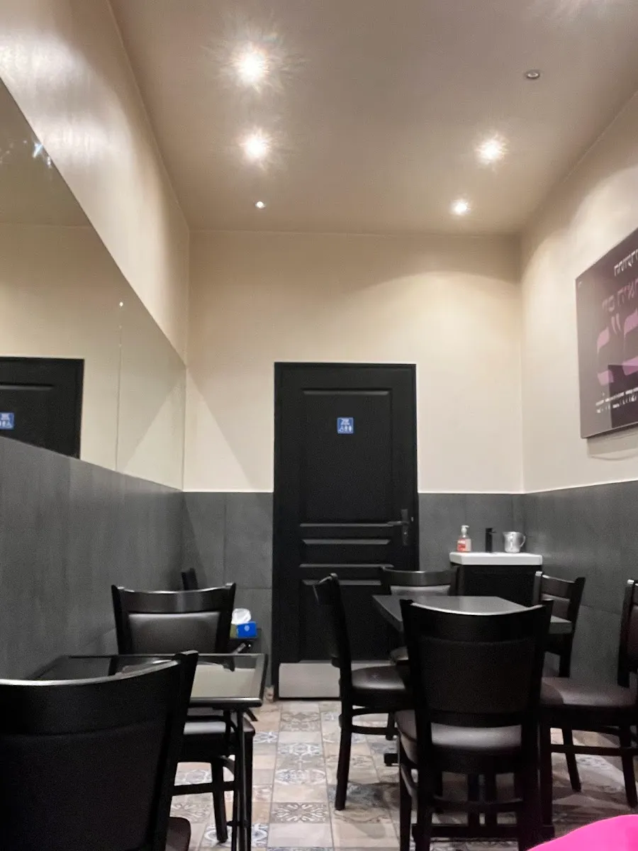 Mendy's, Kosher Pizza — photo 7