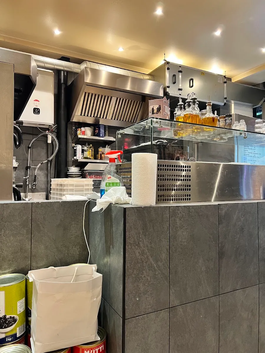 Mendy's, Kosher Pizza — photo 8