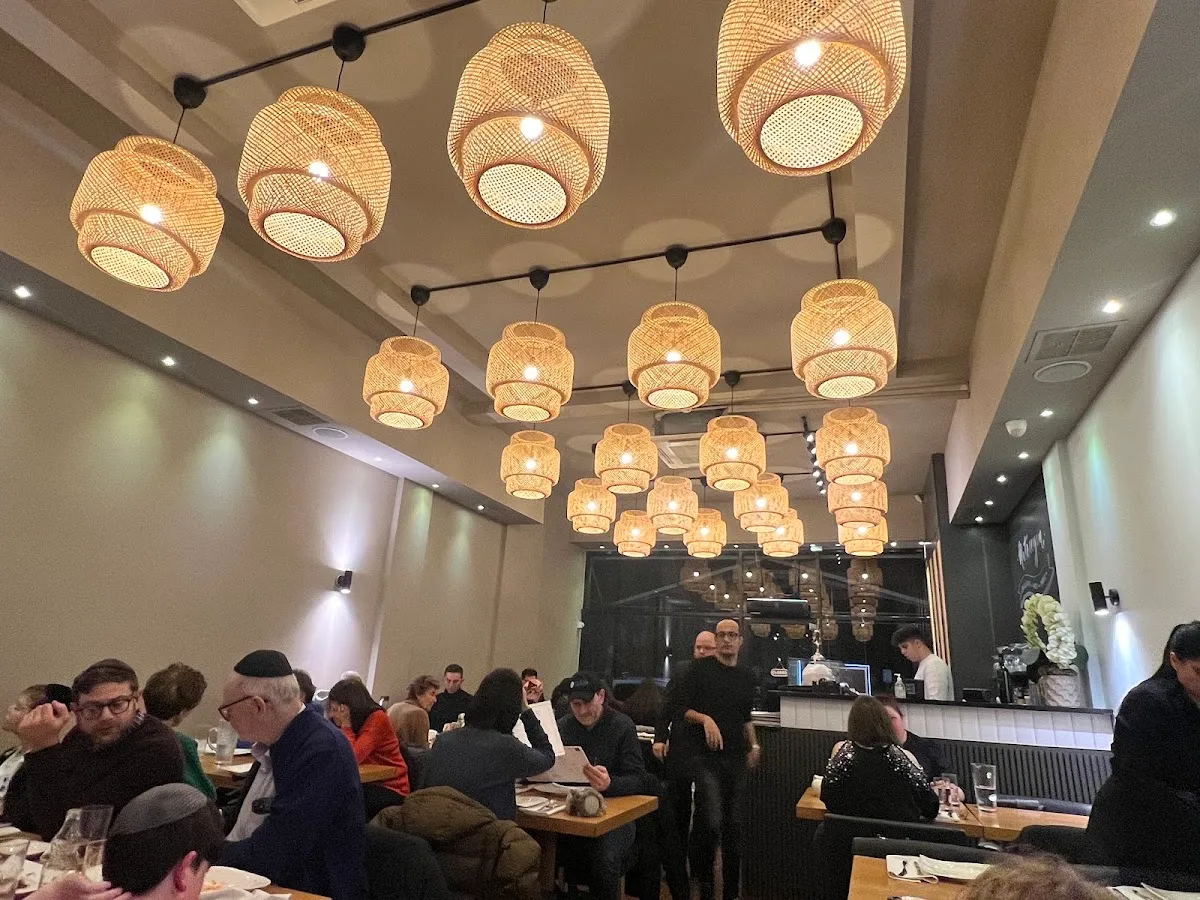 Met Su Yan - Golders Green — photo 7