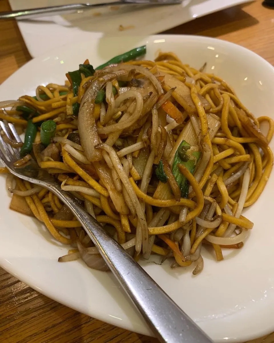 Met Su Yan - Golders Green — photo 8