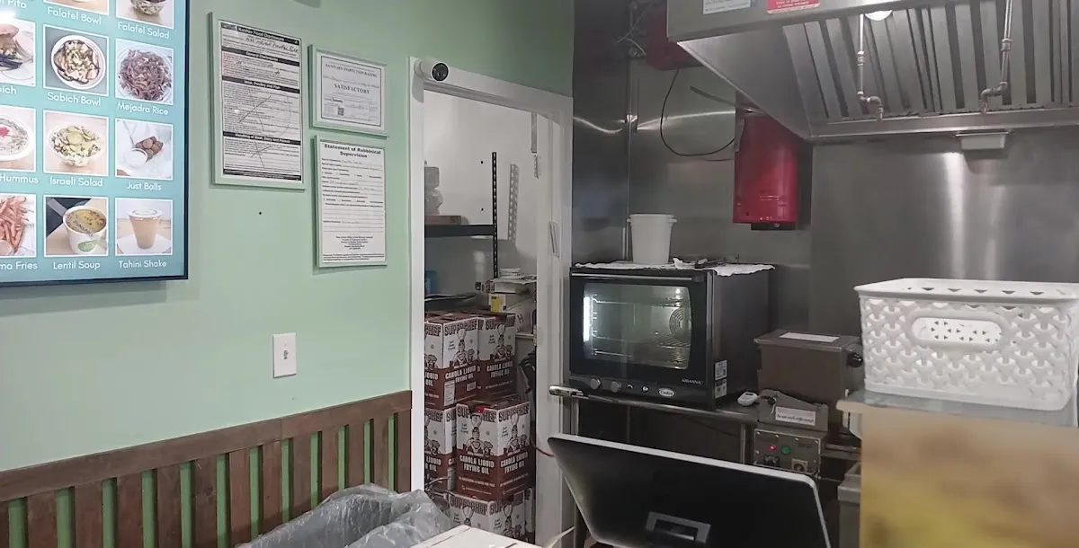 Mia's Meals - Falafel Bar - Kosher Vegan — photo 7