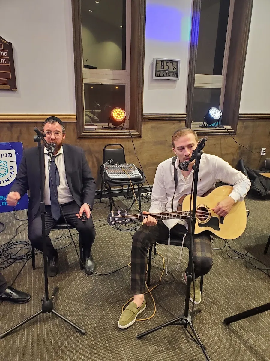 Minyan Shelanu — foto 5