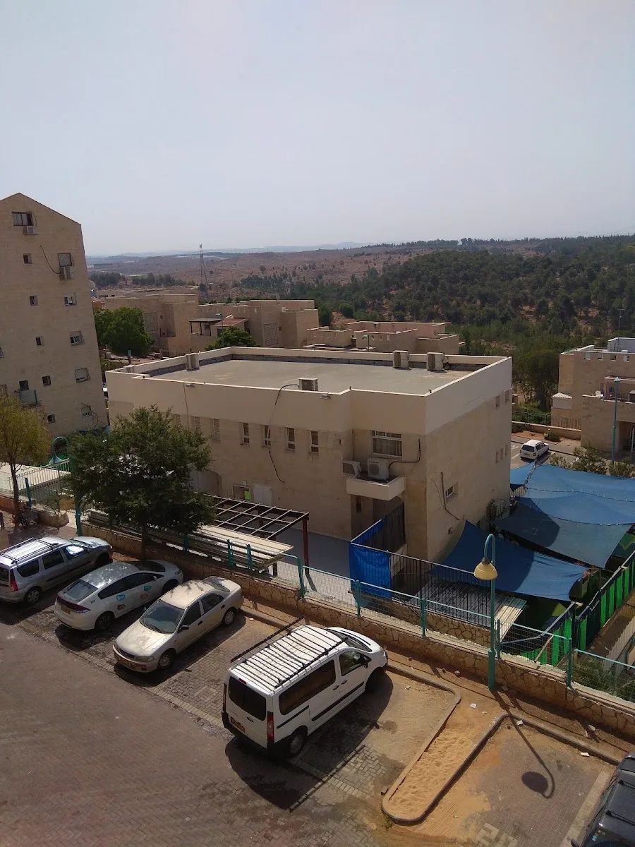Mishkan Nechemya Central Synagogue and Beit Midrash — foto 3