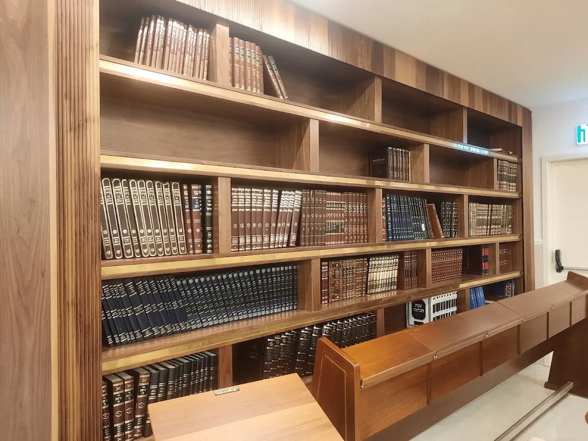 Mishkan Shimon Synagogue and Beit Midrash — foto 9