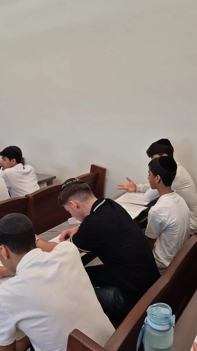 Mishkenotayich Yisrael Haredi Yeshiva High School — foto 2