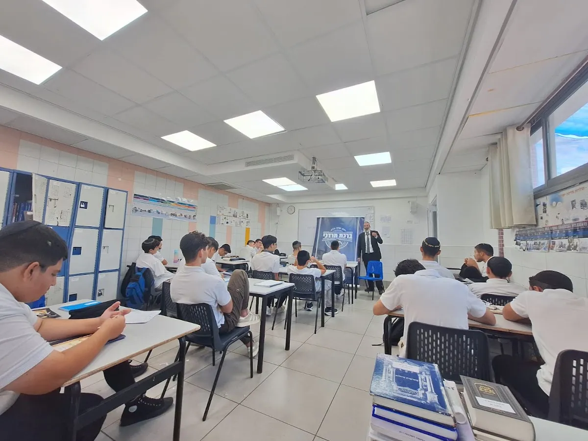 Mishkenotayich Yisrael Haredi Yeshiva High School — foto 3