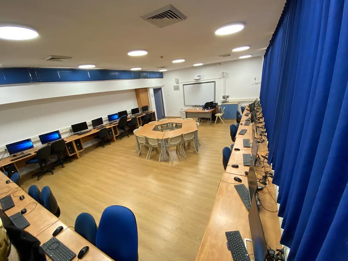 Mishkenotayich Yisrael Haredi Yeshiva High School — foto 5