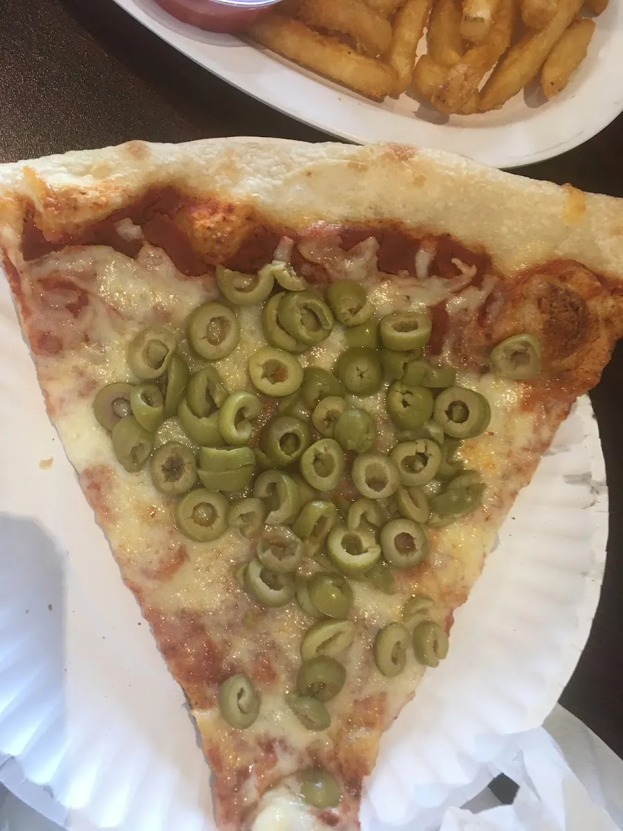 Mizrachis Pizza Kitchen — photo 3