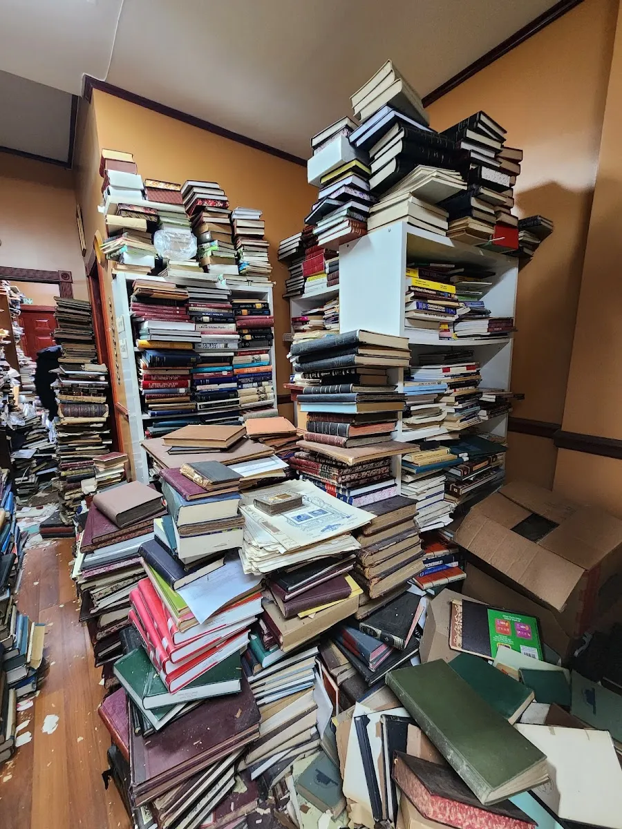 Mizrahi Book Store — photo 9