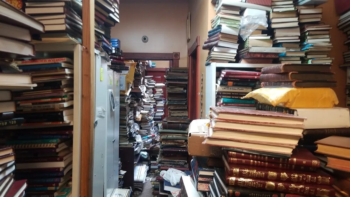 Mizrahi Book Store — photo 10