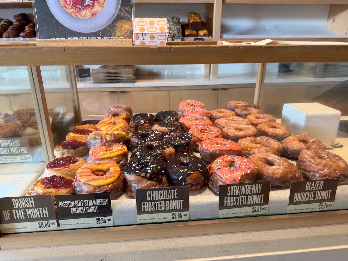 Modern Bread and Bagel — foto 5
