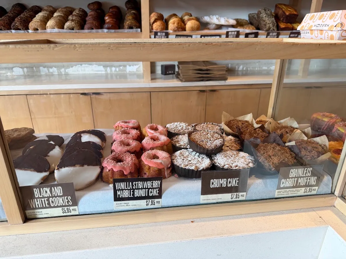 Modern Bread and Bagel — foto 10