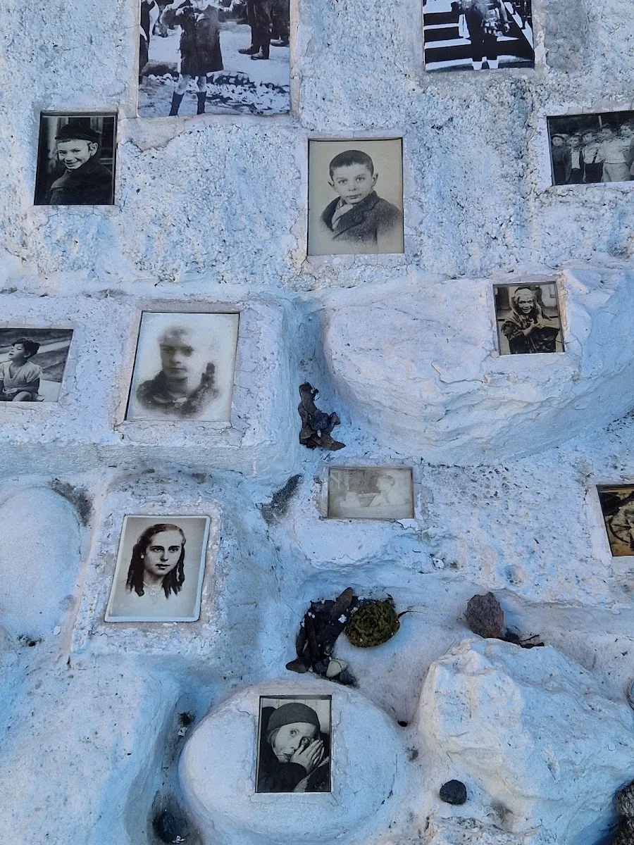 Pomnik Dzieci Ofiar Holokaustu — foto 8