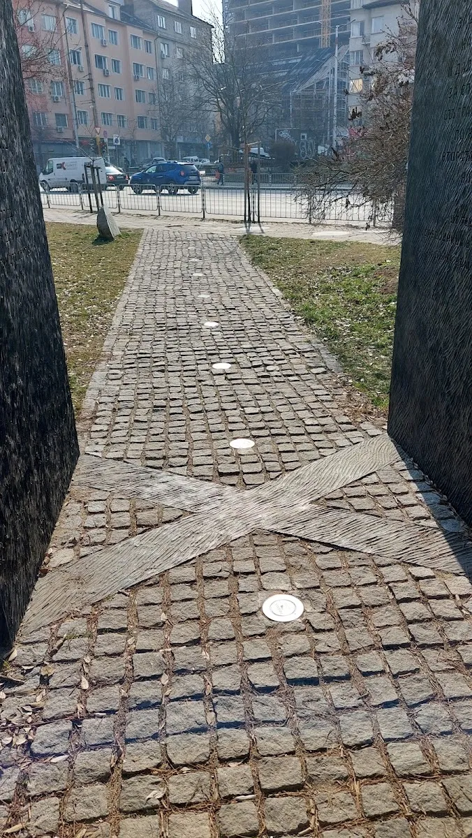 Monument to the Lawyers who saved the Bulgarian Jews during WWII — foto 3