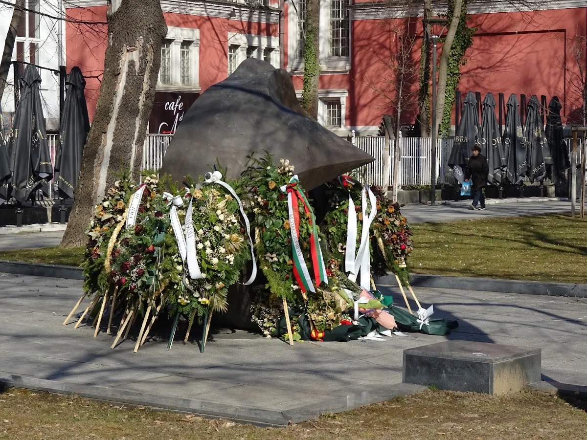 Monument to the Salvation of the Bulgarian Jewish Community during WWII — photo 9