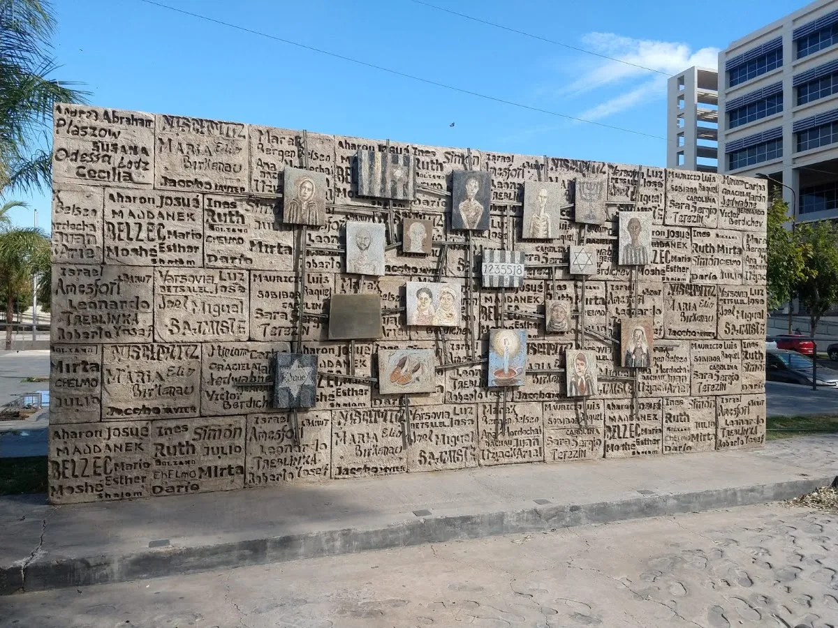 Monumento al Holocausto y al Levantamiento del Gueto de Varsovia — photo 2