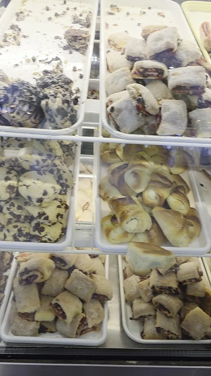 Mos Bagels and Deli — photo 4