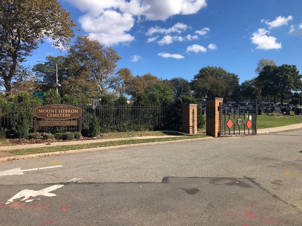 Mount Hebron Cemetery — photo 7