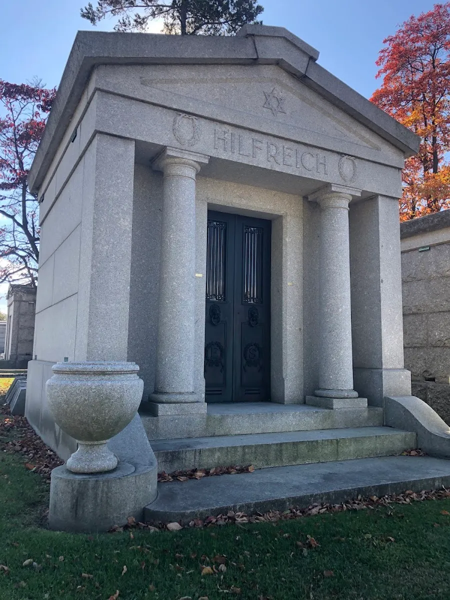 Mount Hebron Cemetery — photo 10