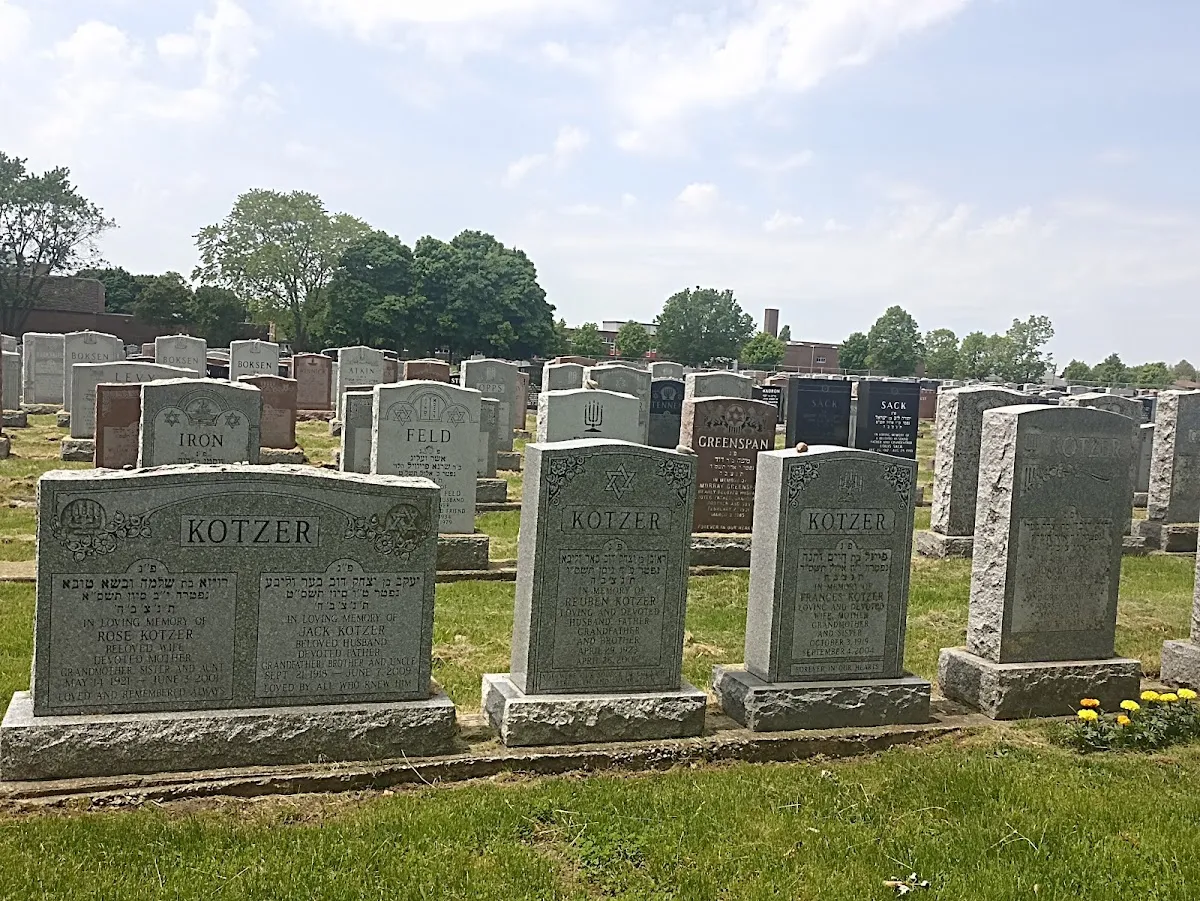Mount Sinai Memorial Park — foto 5