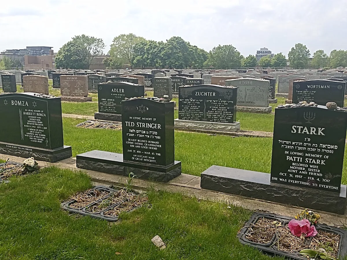 Mount Sinai Memorial Park — foto 7