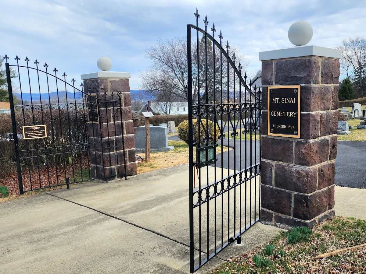 Mt. Sinai Cemetery — foto 3