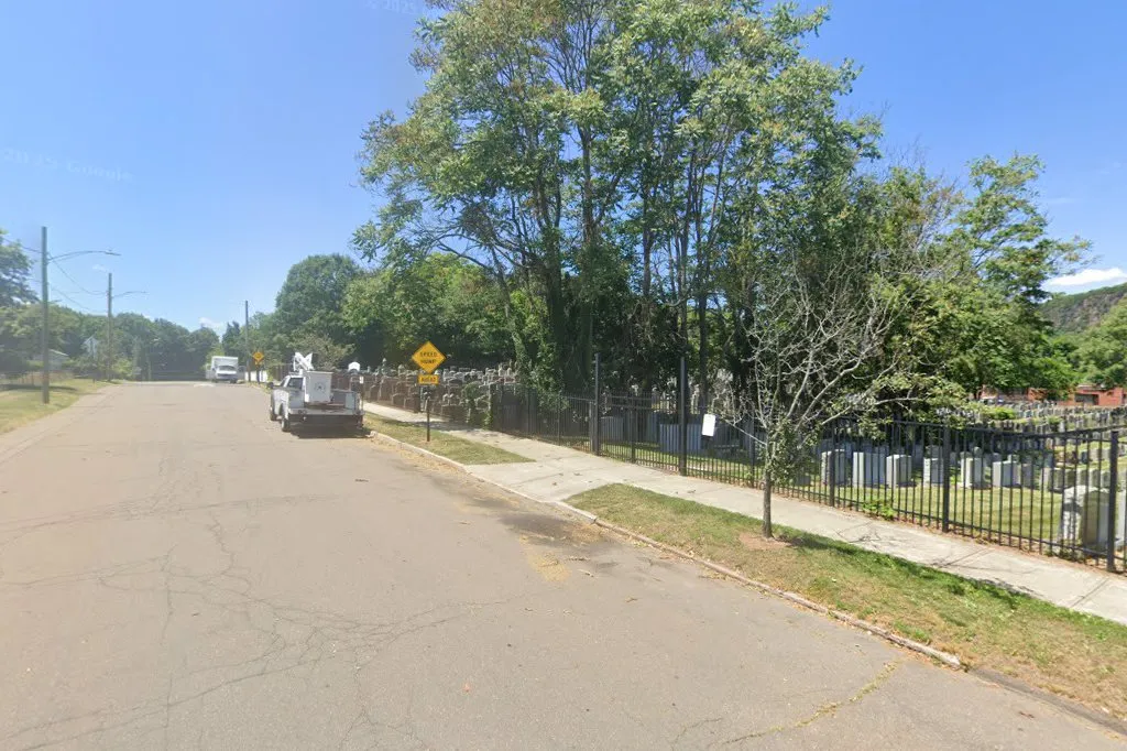 Mt Sinai Cemetery Memorial Park (Jewell St)