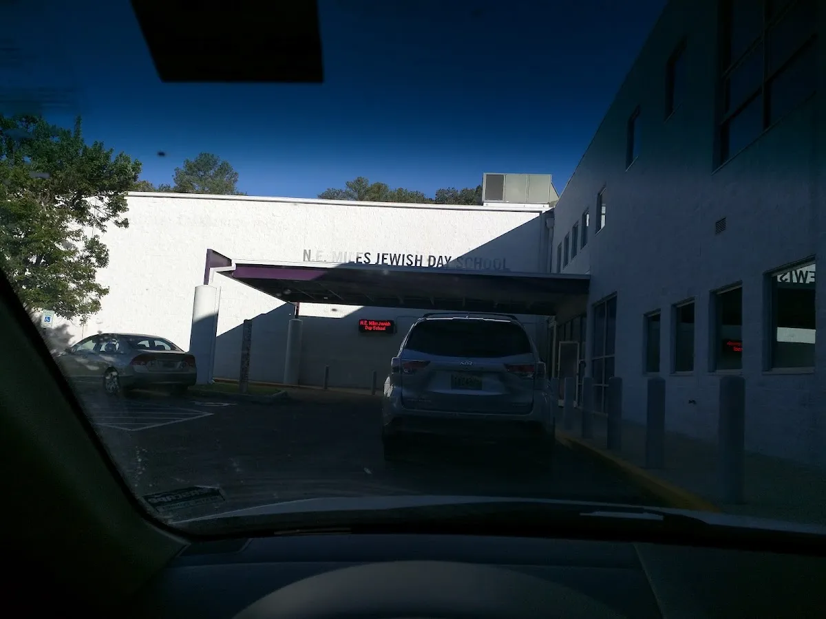 N.E. Miles Jewish Day School — foto 2