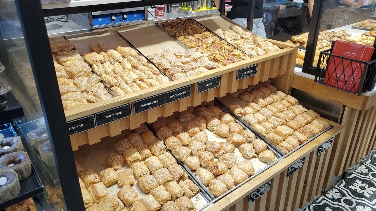 Neeman Bakery (Azrieli Modiin) — foto 3