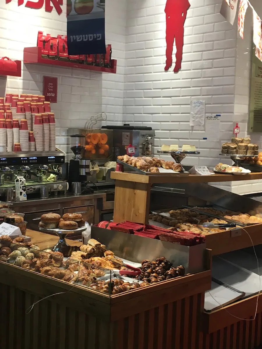 Neeman Bakery (Golda Meir, Rishon LeZion) — photo 2