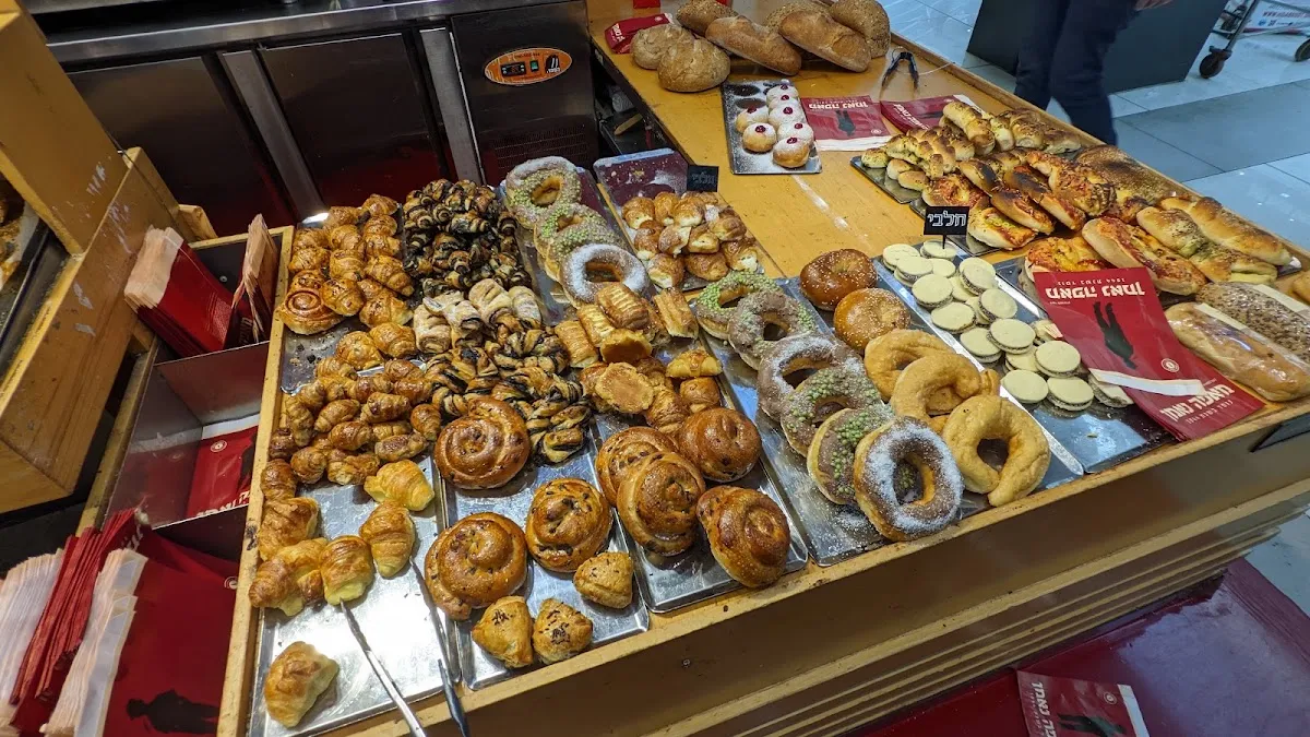 Neeman Bakery (Kanyon HaZahav) — photo 3