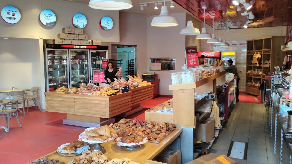 Neeman Bakery (Moshe Dayan 96)