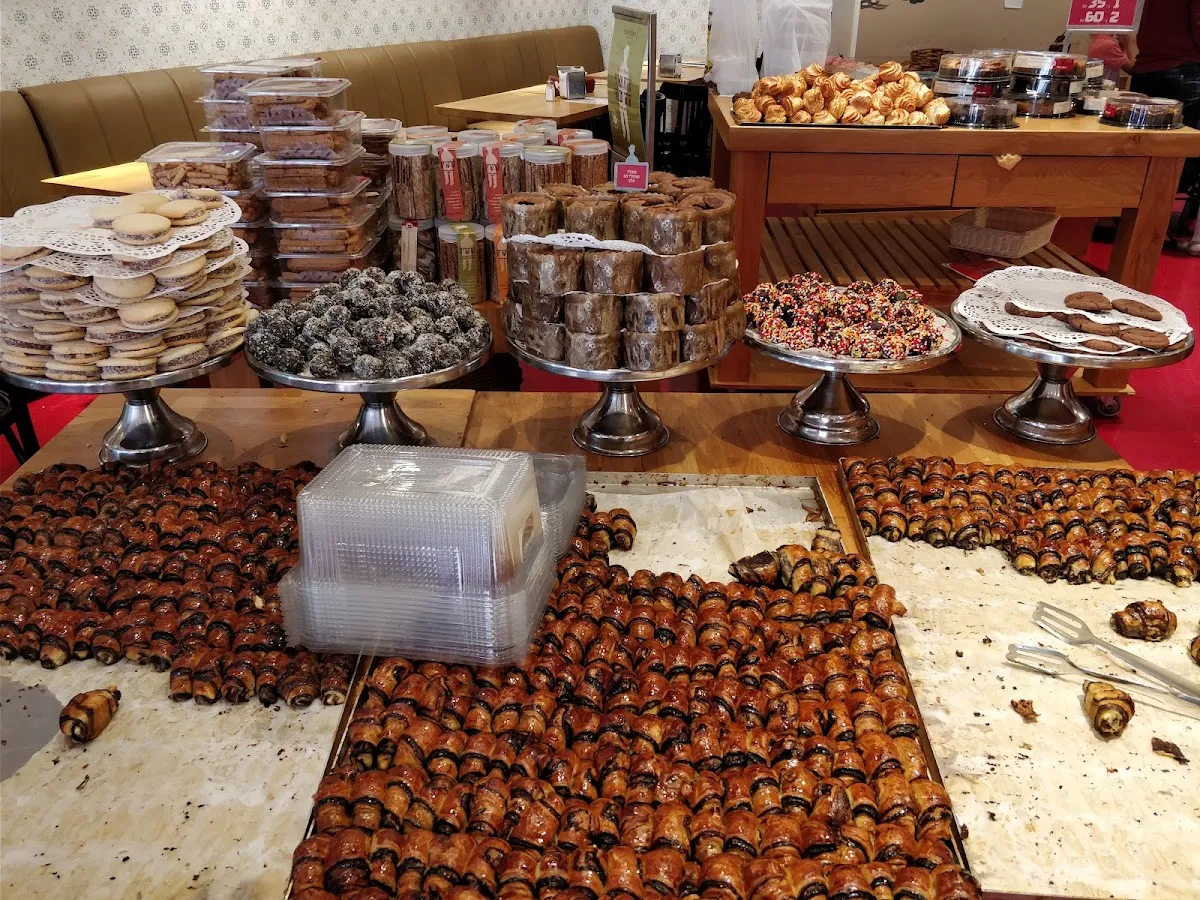Neeman Patisserie (Abba Hillel 301) — photo 2
